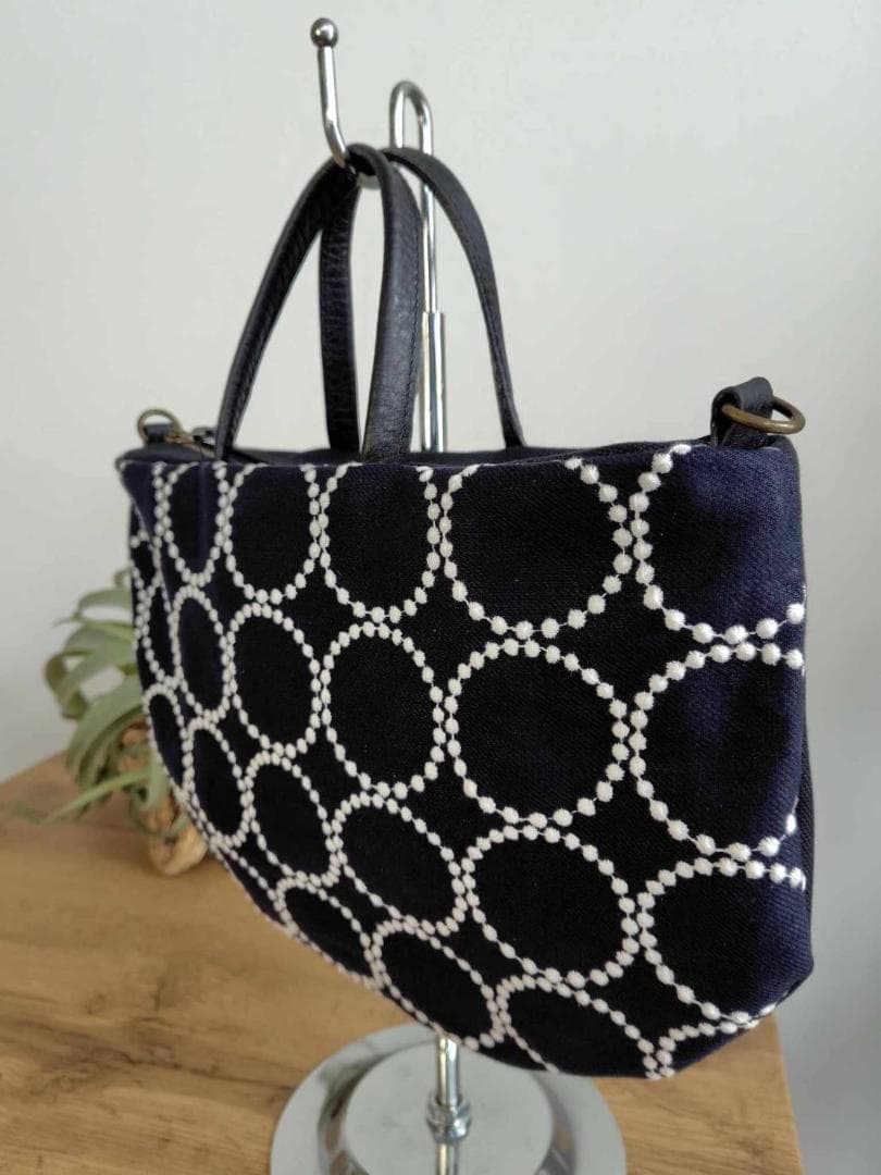 ミナペルホネン/2025tambourineタンバリンネイビー×白/ラウンドショ