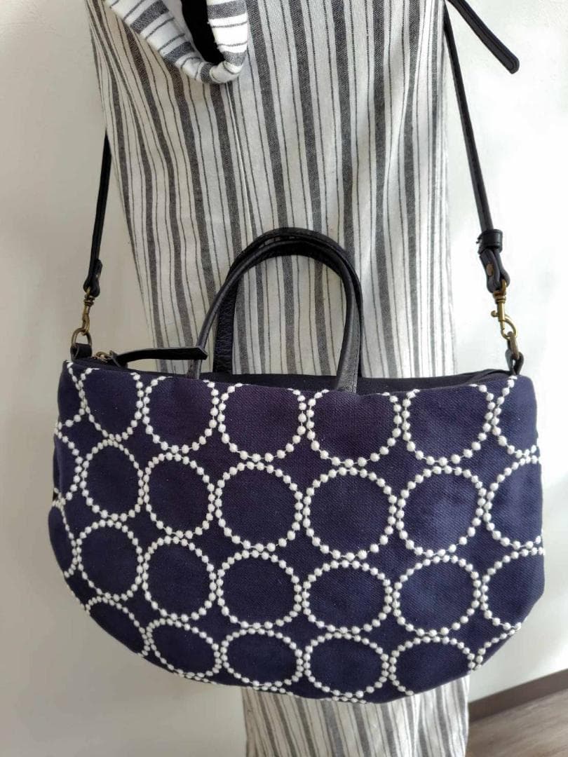 ミナペルホネン/2025tambourineタンバリンネイビー×白/ラウンドショ