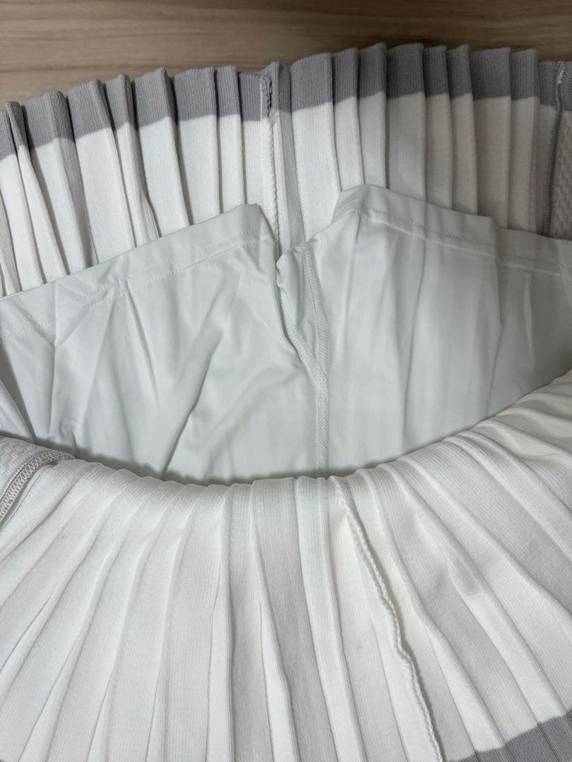 新品　アディダス　ゴルフ　長袖セーター　フレアースカート　　セットアップ　M