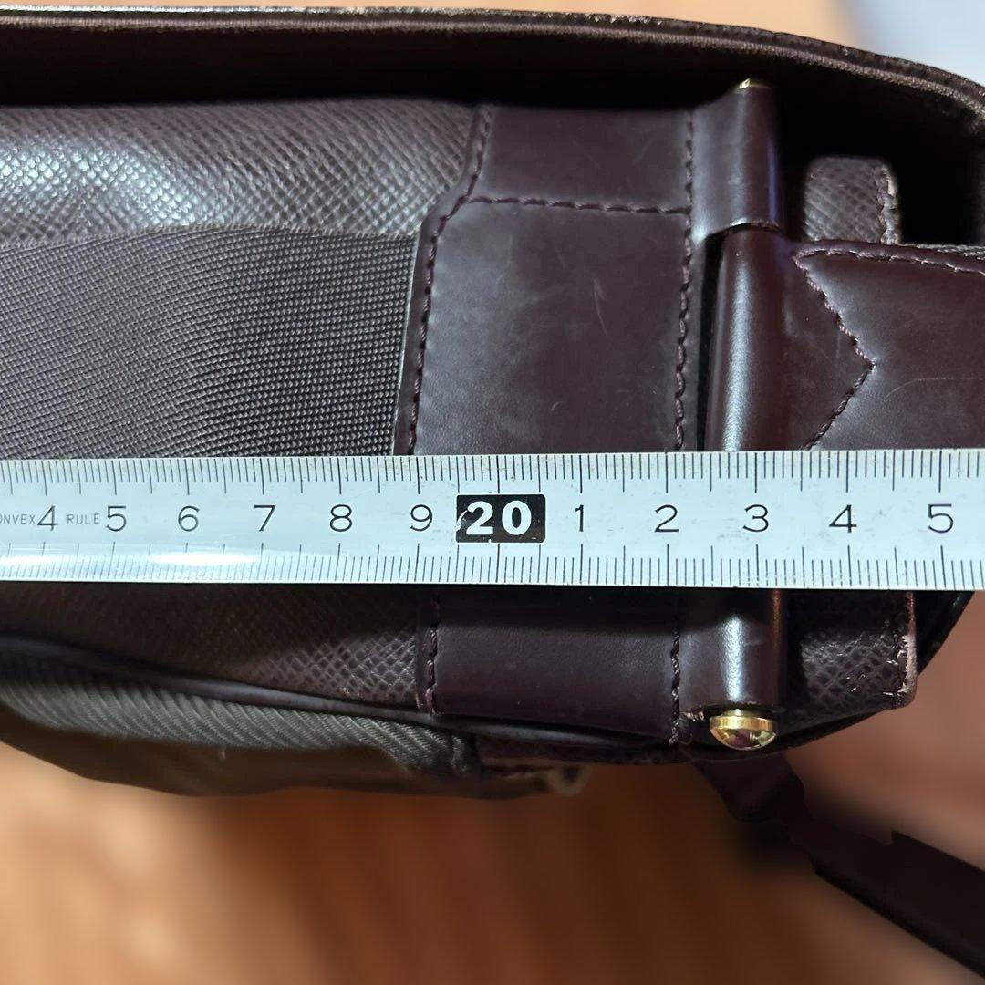 黒霧です。ルイビィトン　タイガ　メッセンジャーバック　ショルダーバック