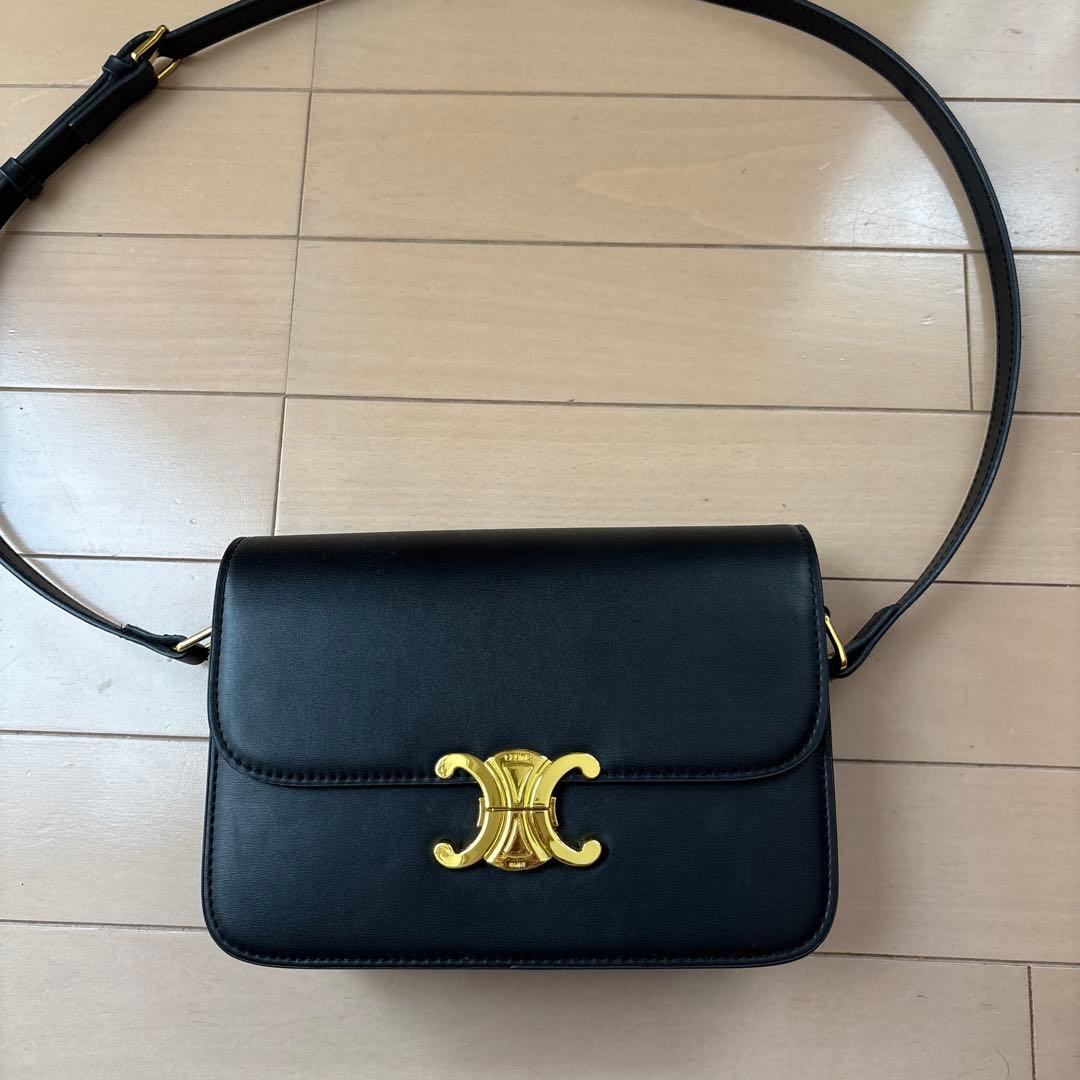 週末限定お値下げ⭐︎ブラックショルダーバッグ レディース　ゴールド金具