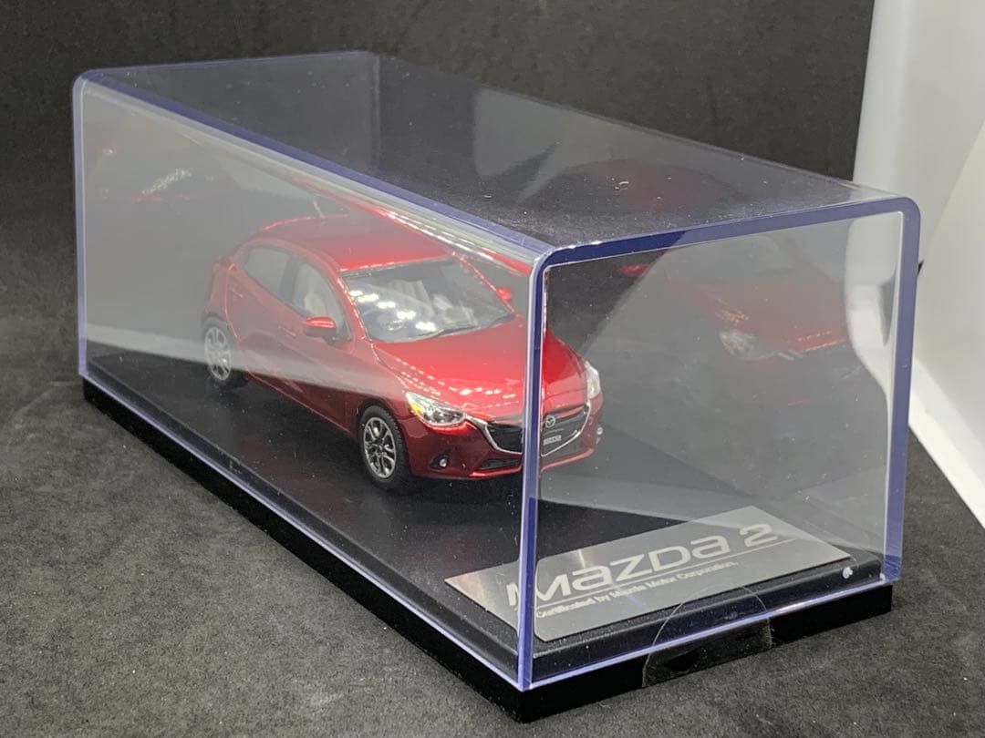 マツダ　Mazda2 1/43ミニカー ソウルレッドクリスタルメタリック