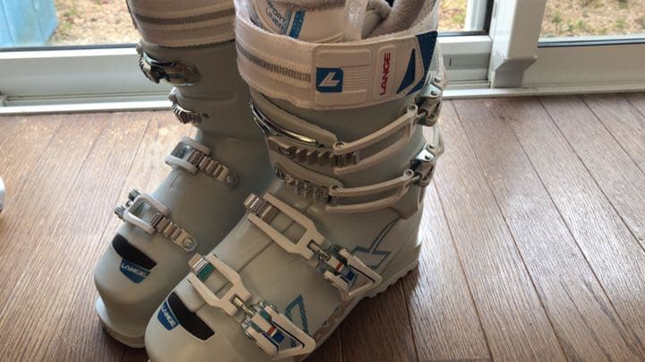 スキーブーツ女性用　エントリーモデル　LANGE 1回のみ使用