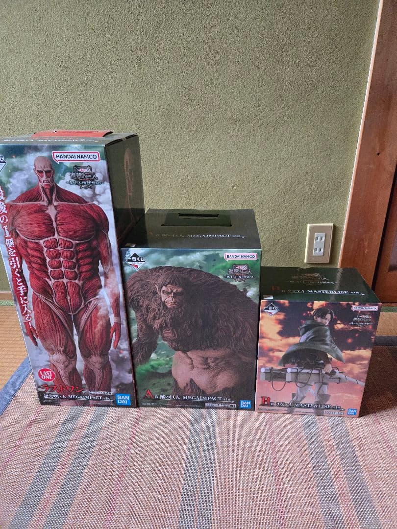 進撃の巨人　超大型巨人、獣巨人、リヴァイの計3点