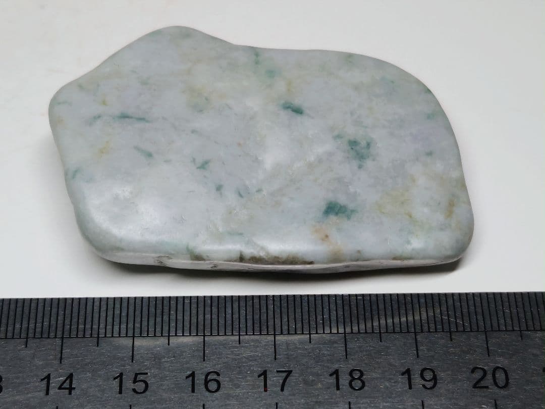 糸魚川161 翡翠 80g ヒスイ 原石 鑑賞石 自然石 誕生石 鉱物 鉱石