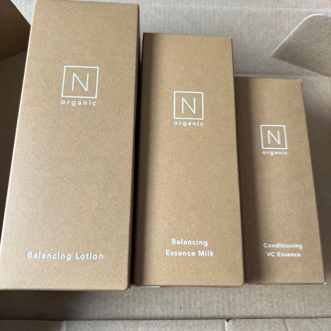 Nオーガニック　バランシングローション、ミルク、VCエッセンス　3点