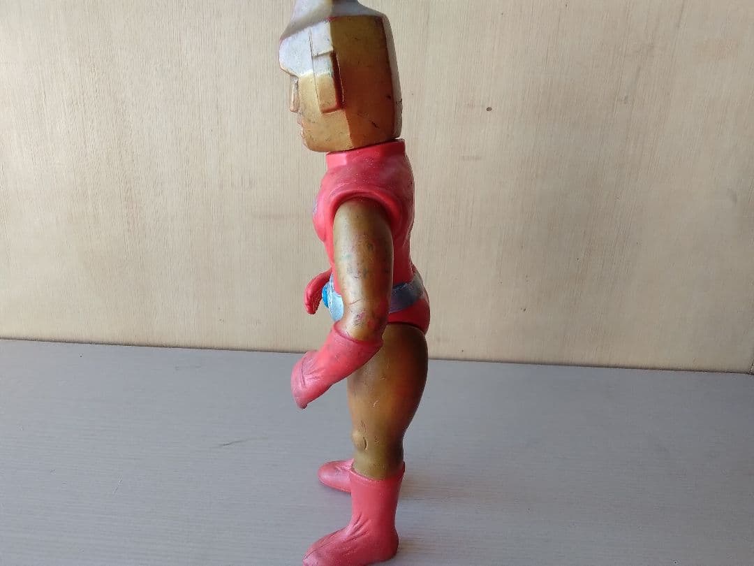 スペクトルマンソフビ約26cm 赤・金