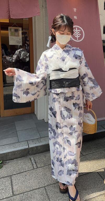 画像の黒つくり帯+お任せ白兵児帯つき◆ポリエステル浴衣◆上質黒紺花の大人浴衣◆