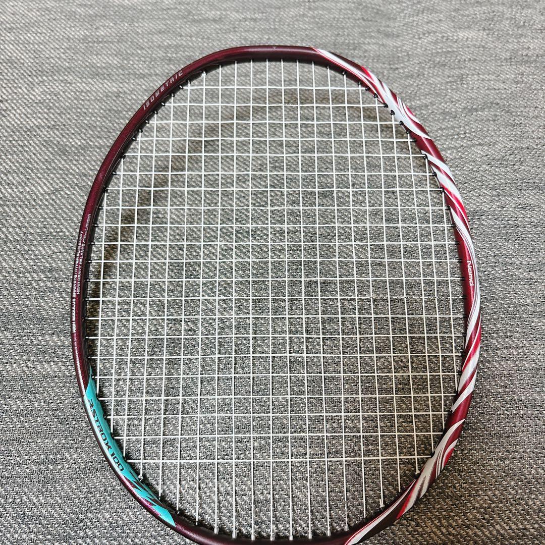 バドミントン　ラケット　 アストロクス 100ZZ クレナイ　4UG5 希少品