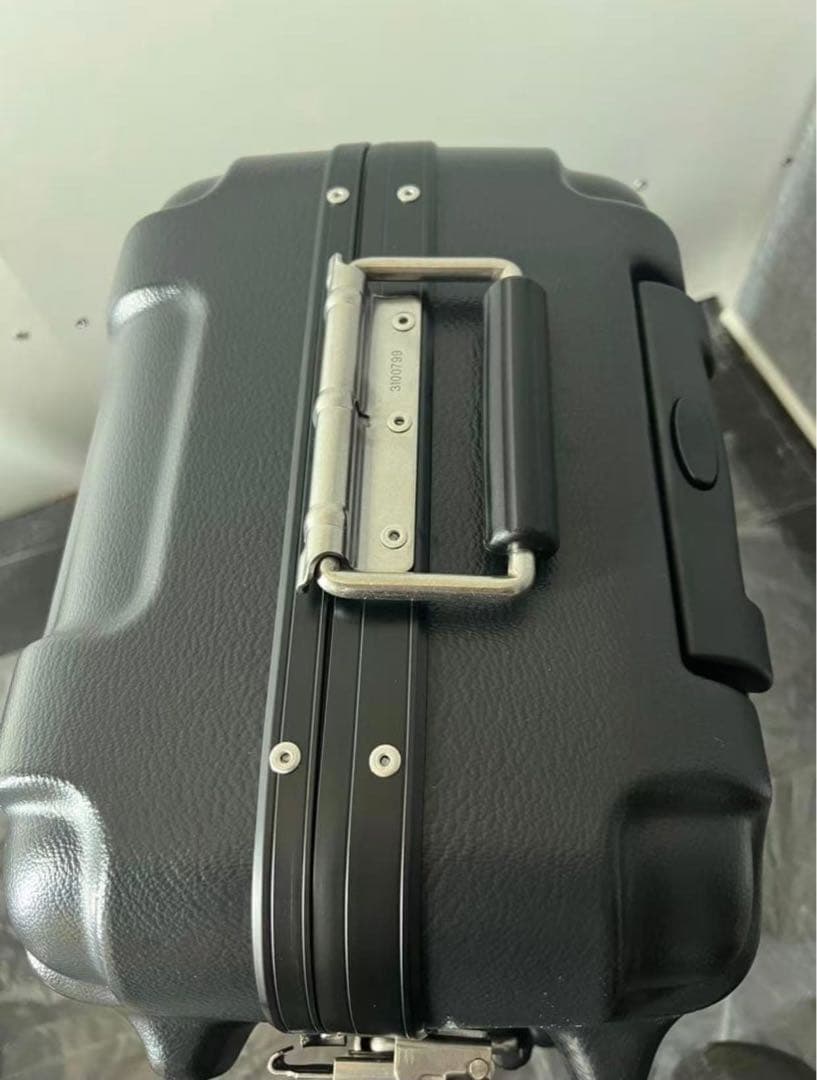 容量27Lプロスペック・前輪ストッパー付4輪キャリーコンテナCR-3300