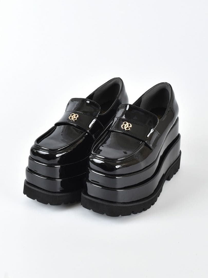 厚底チャームローファー