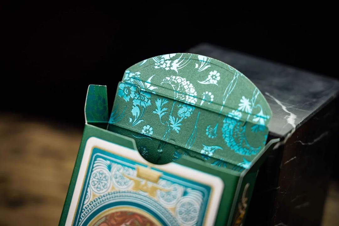 【未使用】限定生産ミュシャ高級トランプ Mucha Holo Boxset