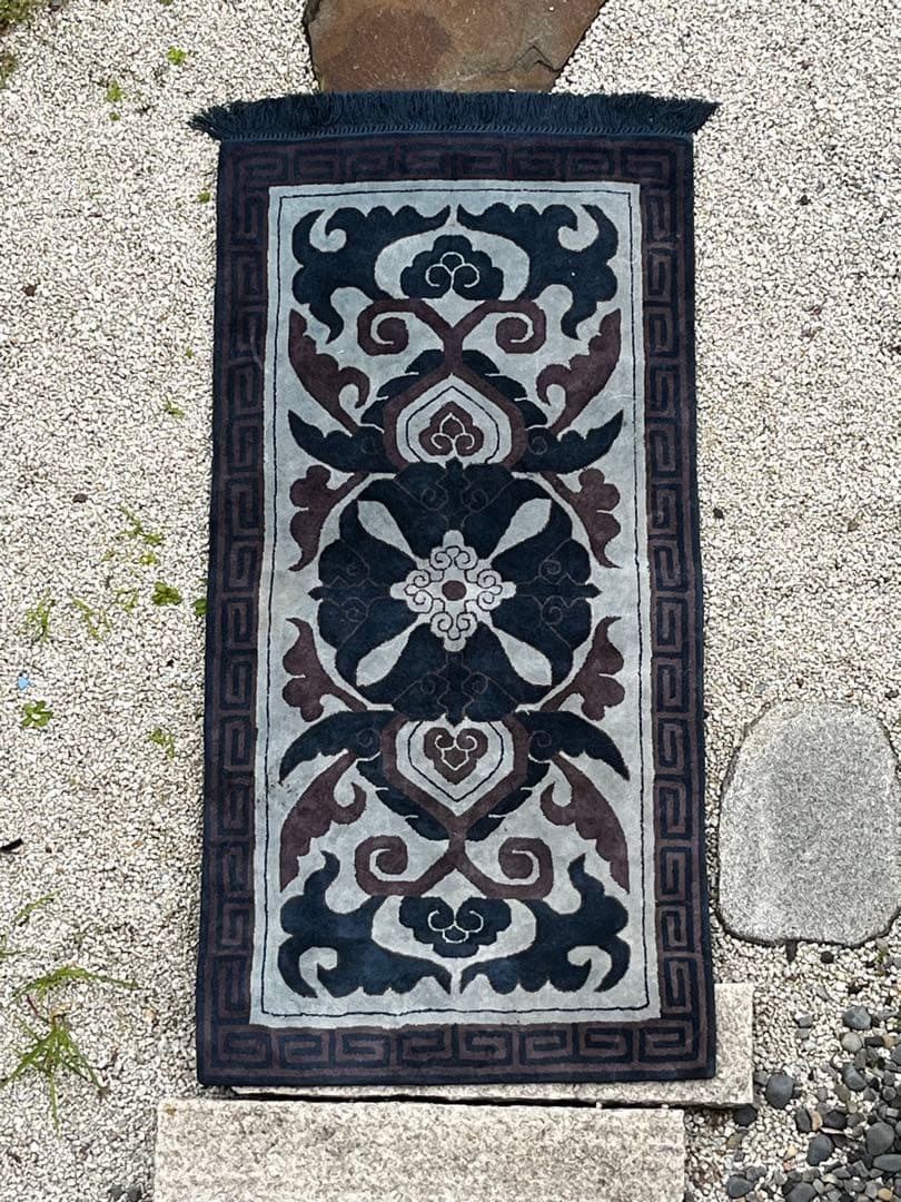 新鍋島緞通　吉島敷物　蟹牡丹紺三色　90×180 四角　玄関 キッチンマット