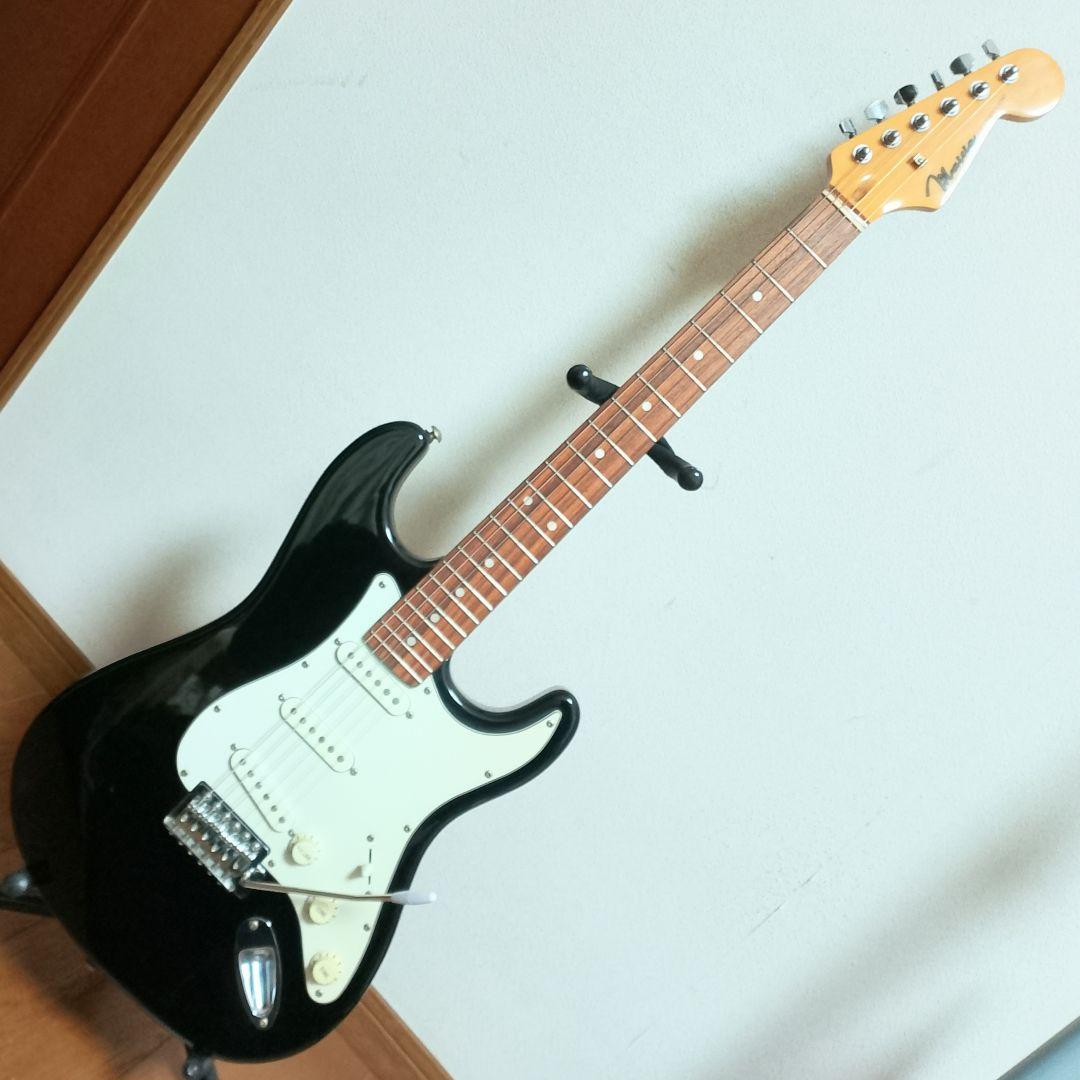 美品　Mavis　ストラトキャスタータイプ　エレキギター　弦は新品！