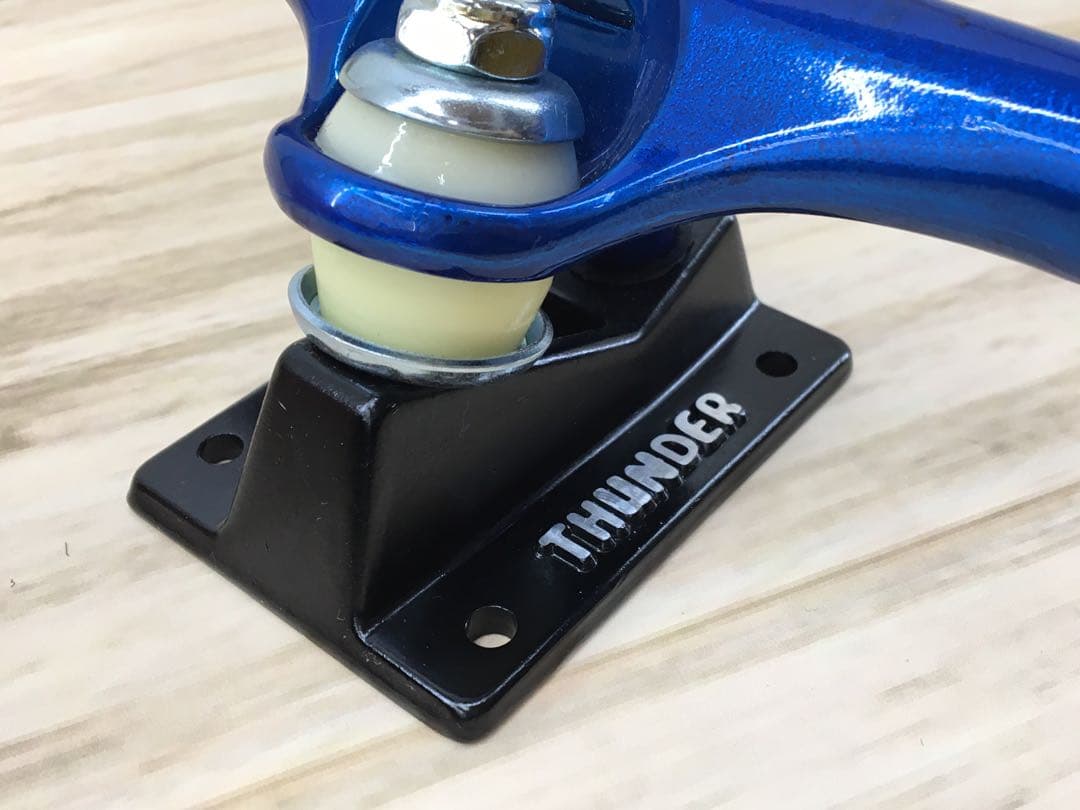 THUNDER TRUCK TITANIUM LIGHTS スケボー パーツ