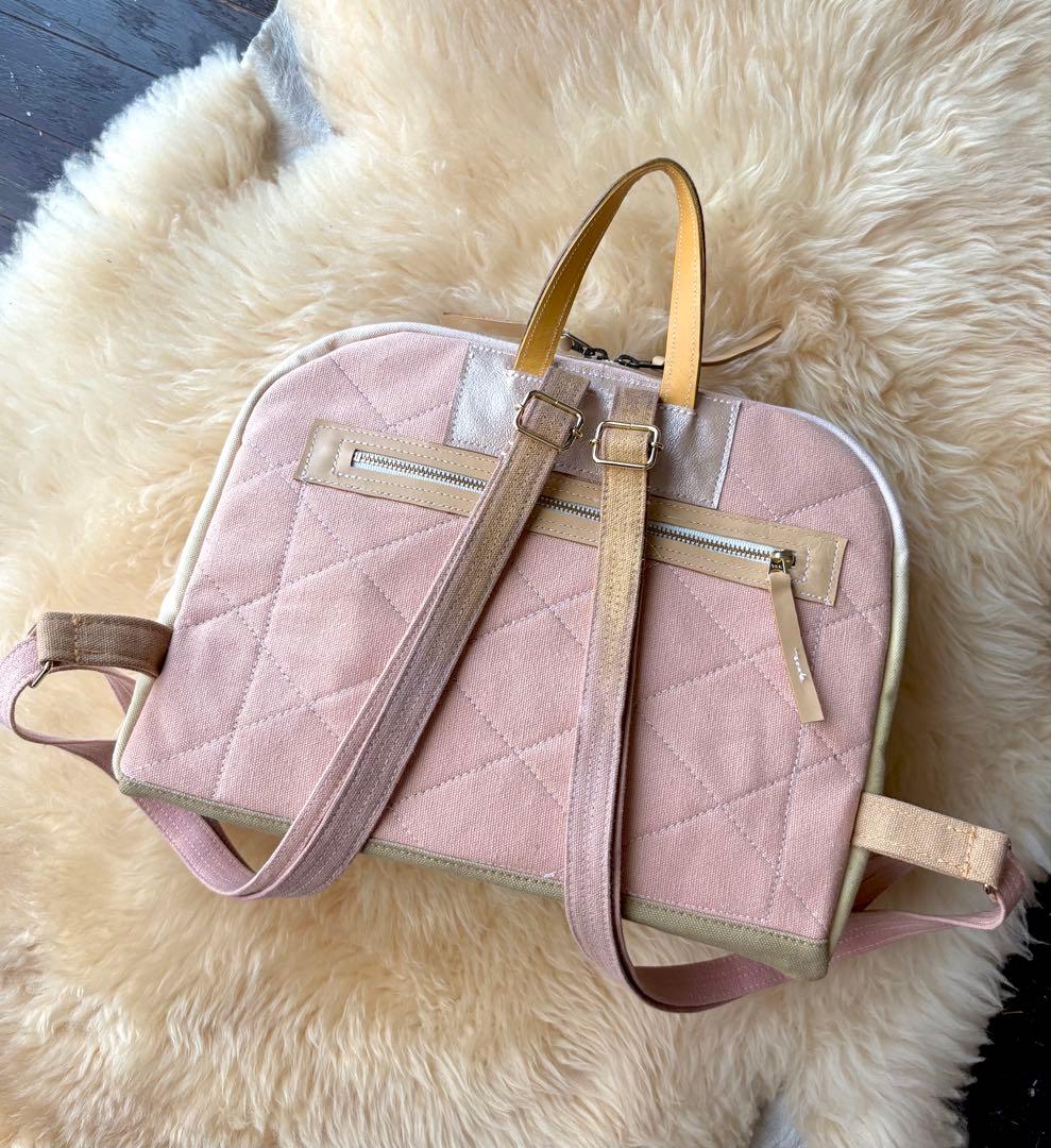 (手づくり)\"ピンクのエッフェル塔\"アップリケ切り絵パリの街並みリュックサック