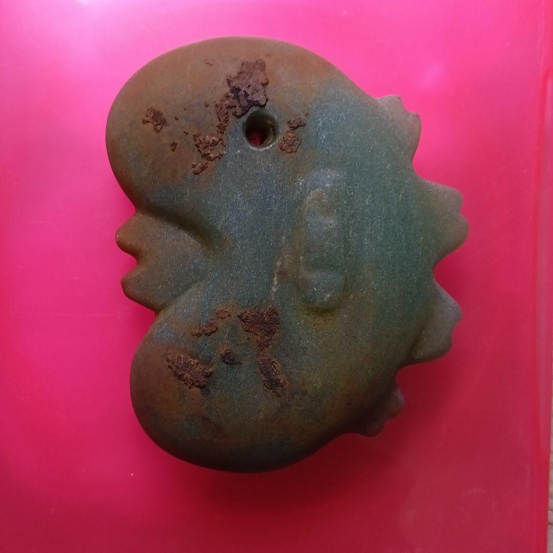 竹田城で御座います。緑色の特大円形子持勾玉　　　勾玉史料　古墳文化副葬品