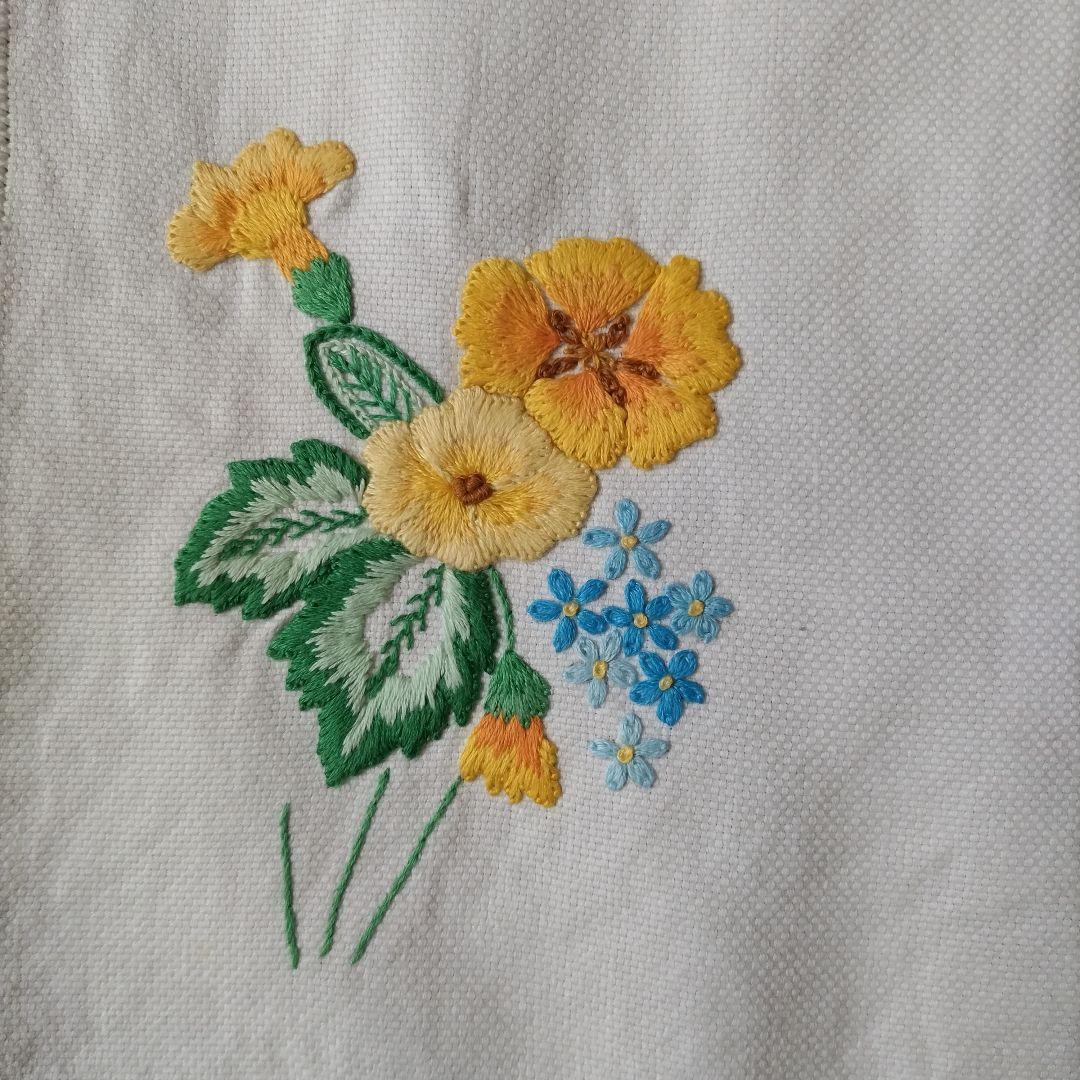 戸塚刺繍　テーブルセンター