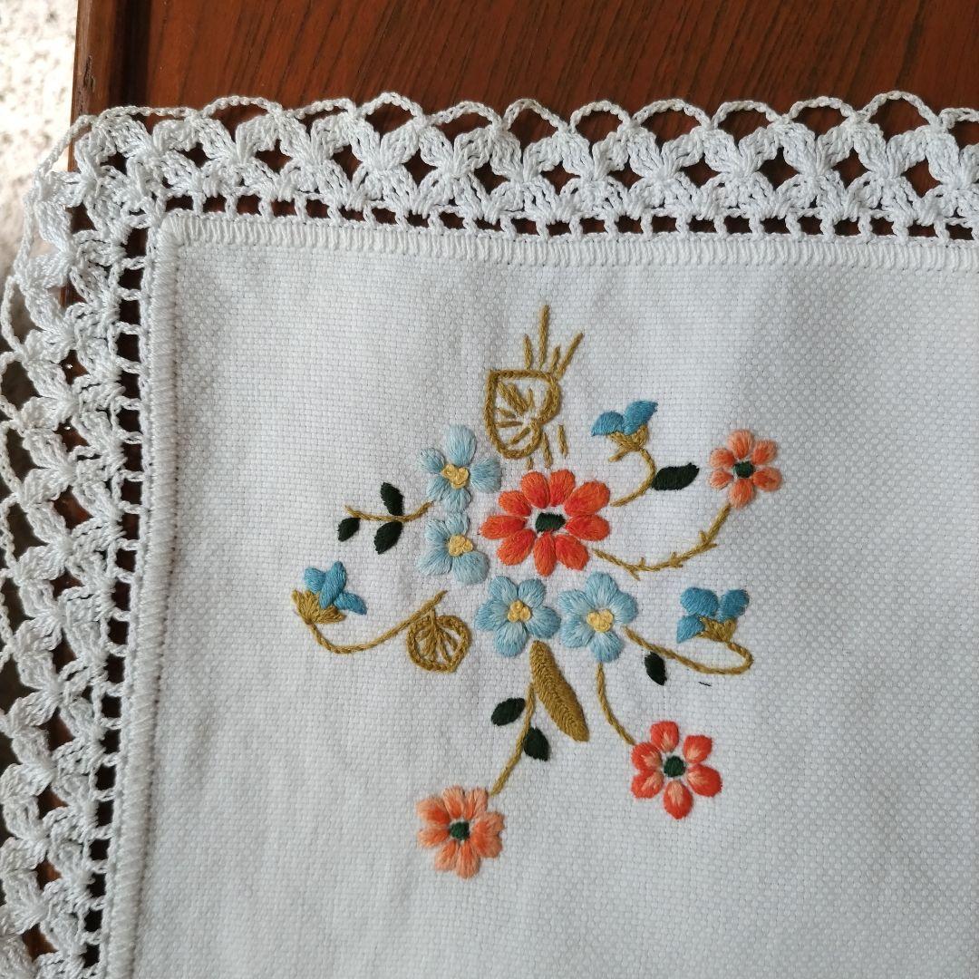 戸塚刺繍　テーブルセンター