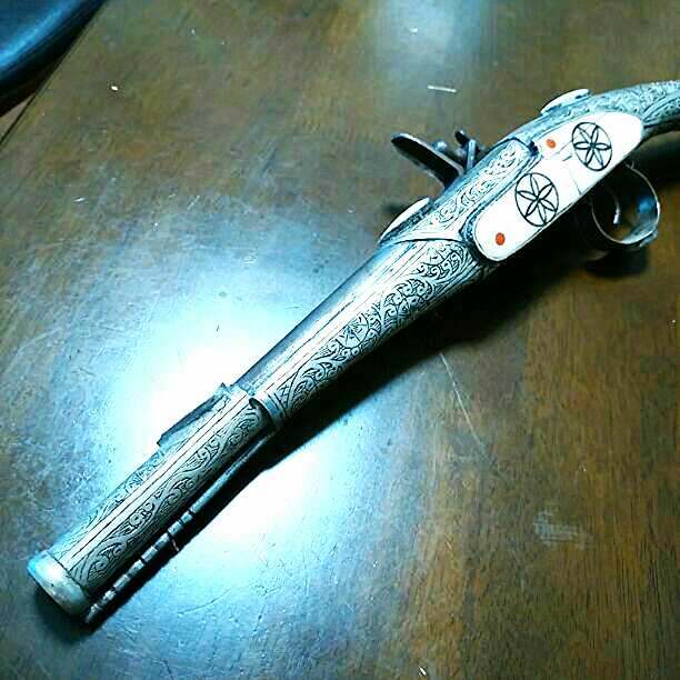 ブリキ飾り銃（モロッコ製）