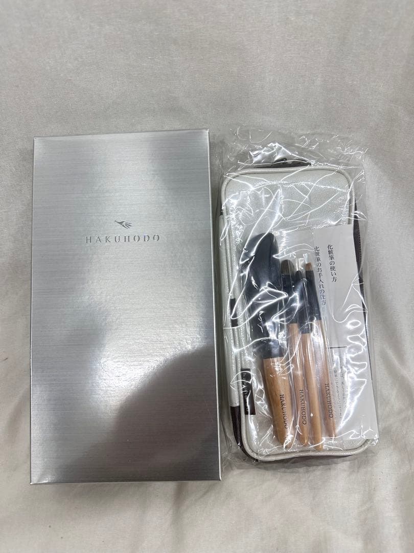 【未使用】HAKUHODO白鳳堂　化粧筆　ブラシ4本セット　ポーチ、外箱付き