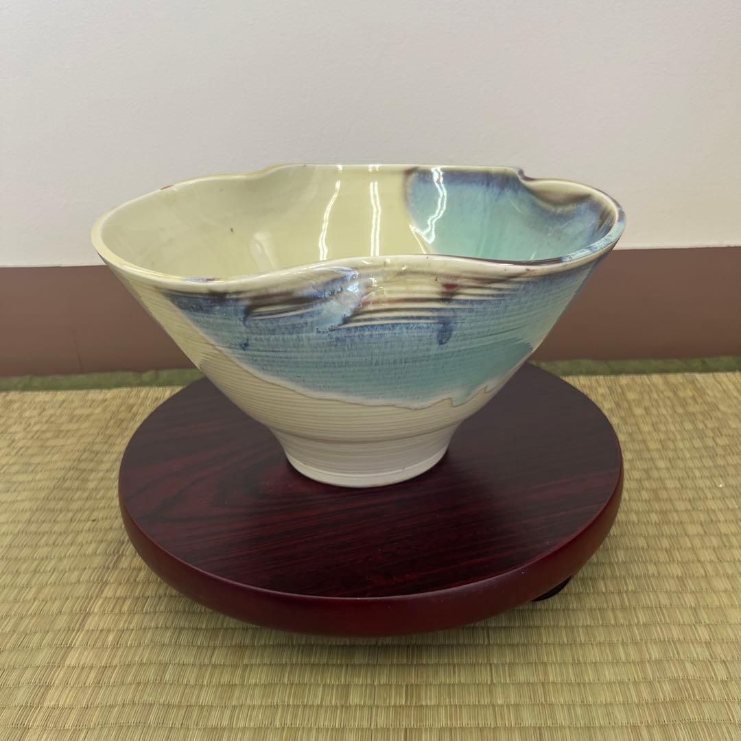 美濃焼琥山窯青白磁　模様　飾り壺　花瓶　花器　64