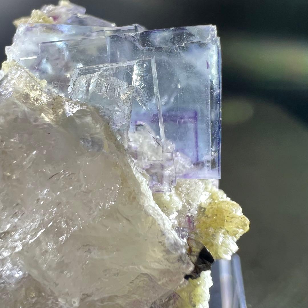 ヤオガンシャン産　パイライト共生　パープルゾーニングフローライト