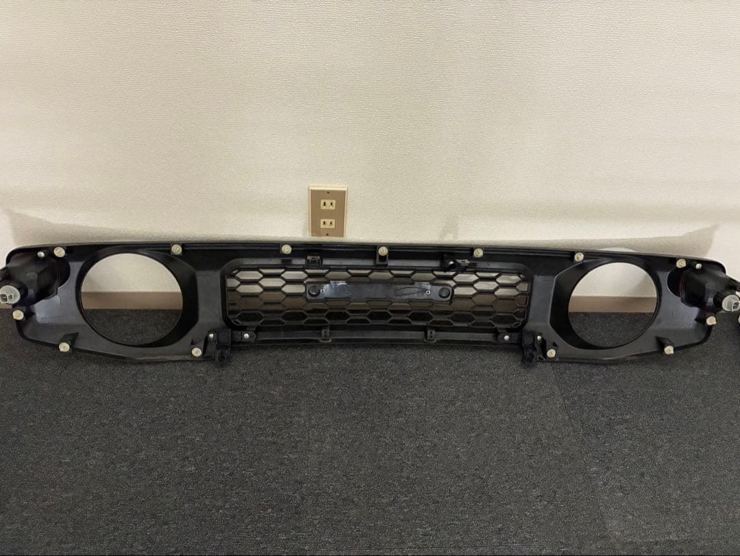 ジムニー　純正オプション　フロントグリル　美品