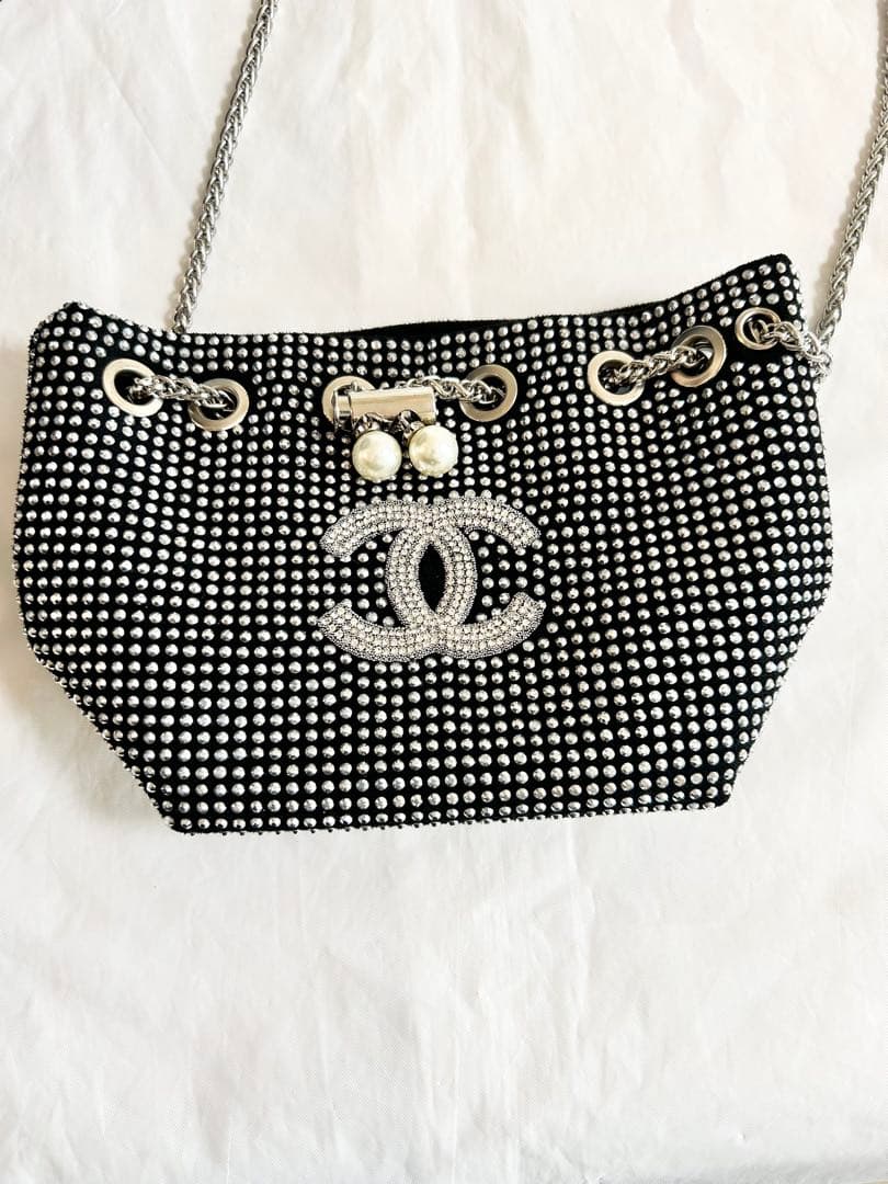 シャネル• ラインストーン CCロゴ 巾着型ショルダーバッグ
