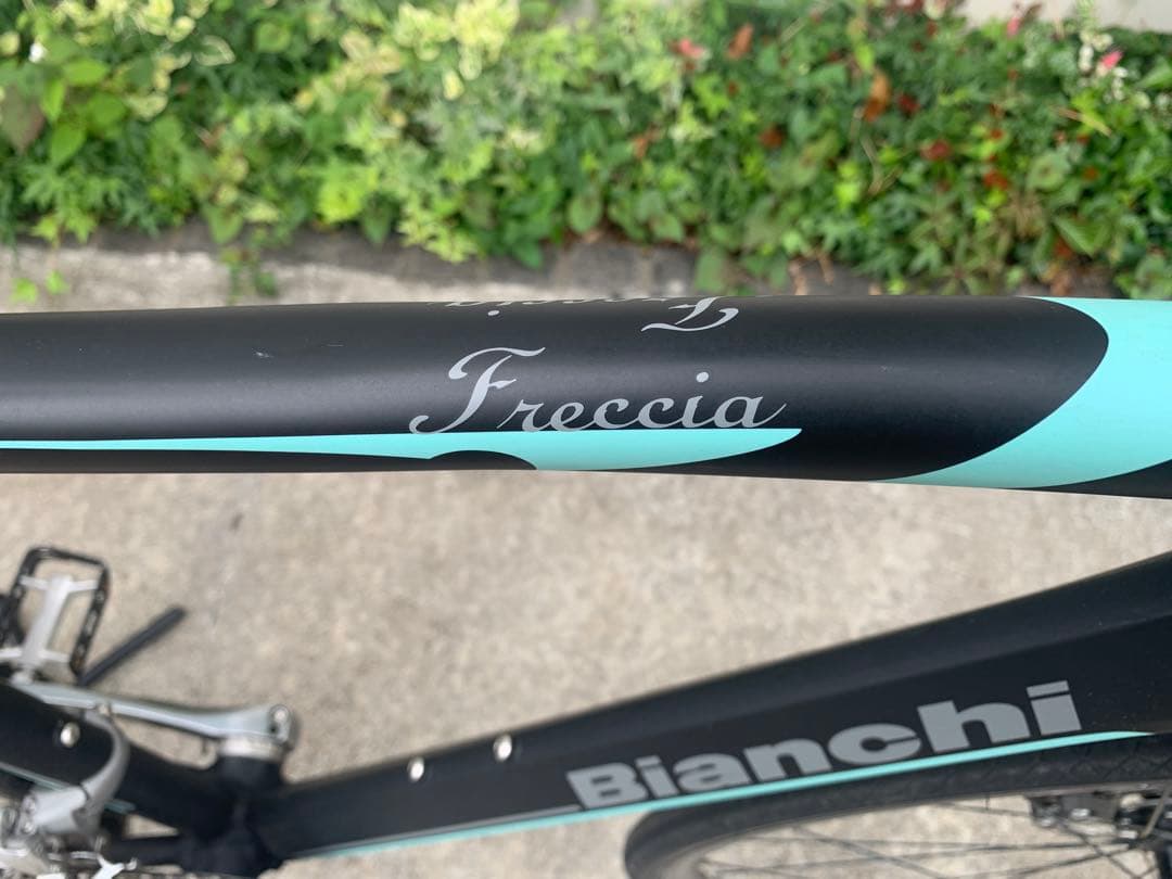 ほぼ新品 Bianchi ロードバイク 105/Tiagra Disc