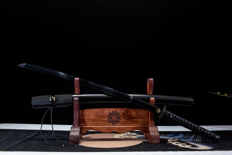 戦術刀 黒武者 古兵器 武具 刀装具　日本刀 鍛造打 鋼刀 冷兵器 護身工具