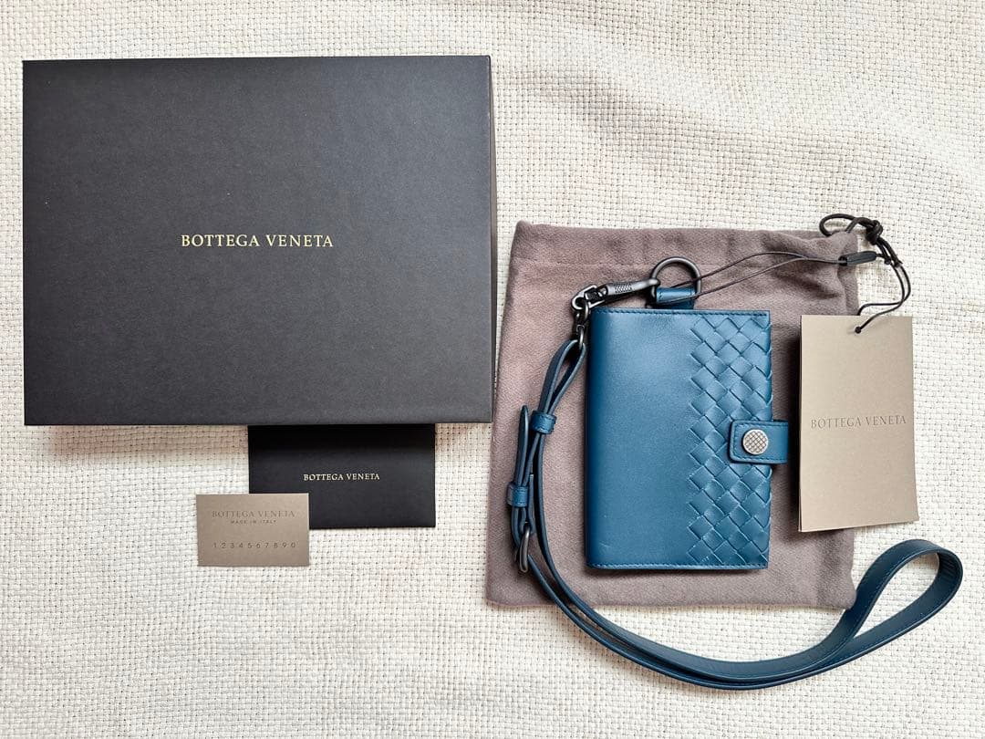 BOTTEGA VENETA ボッテガヴェネタ パスポートケース