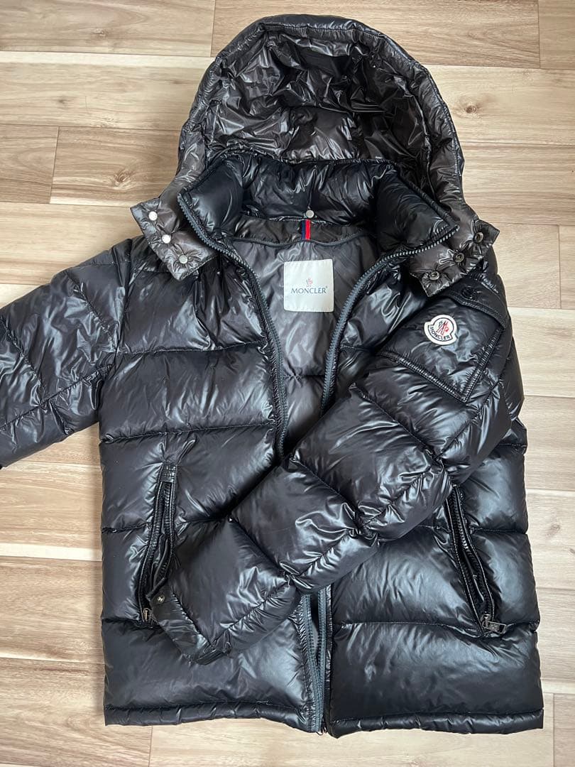 Moncler ブラック ダウンジャケット