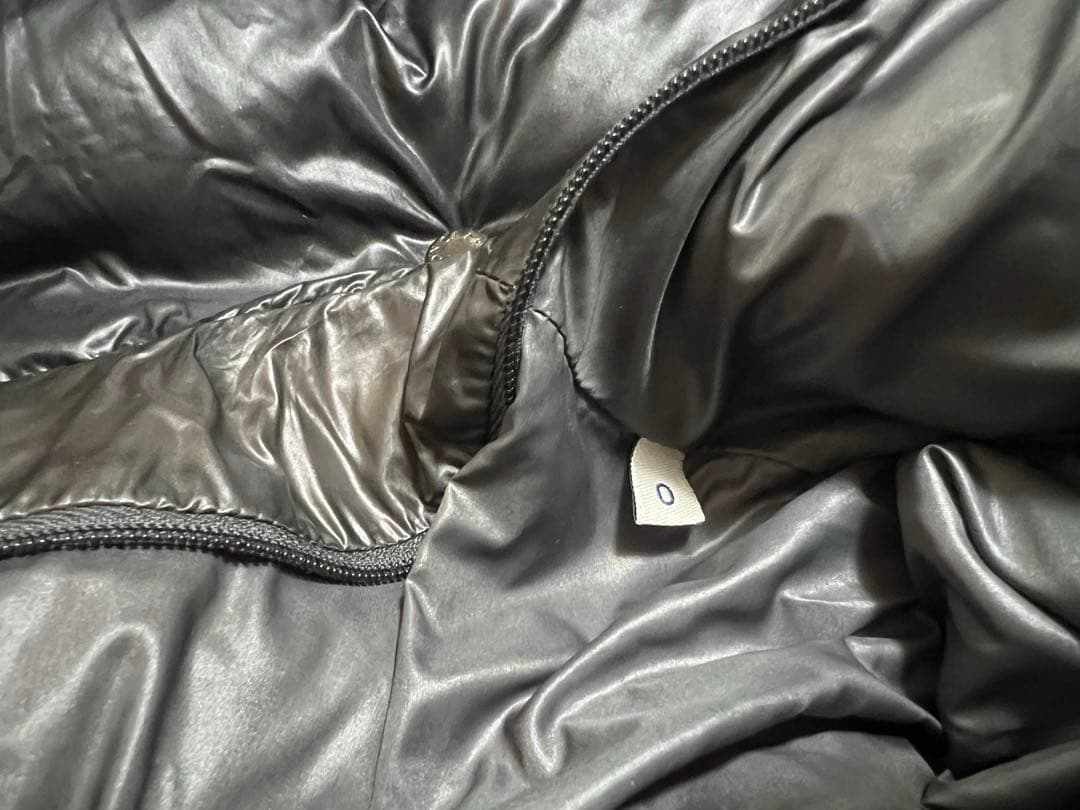 Moncler ブラック ダウンジャケット