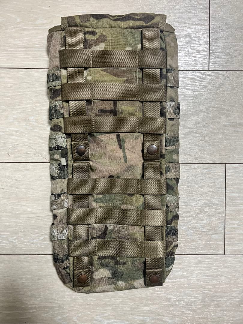 H*F様 タスマニアンタイガー　ハイドレーションポーチ　マルチカム モールシステ