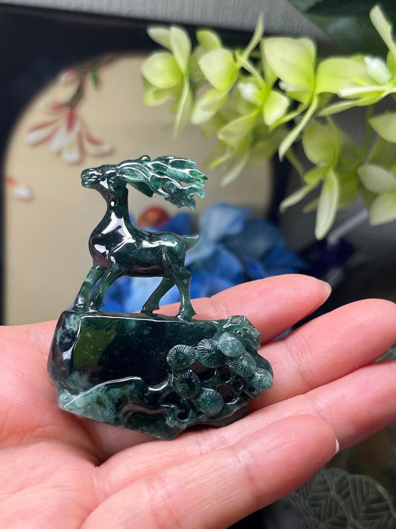 コレクション品❣️新入荷❣️天然A貨翡翠　原石刻み精巧なエゾシカ　鑑定書付き