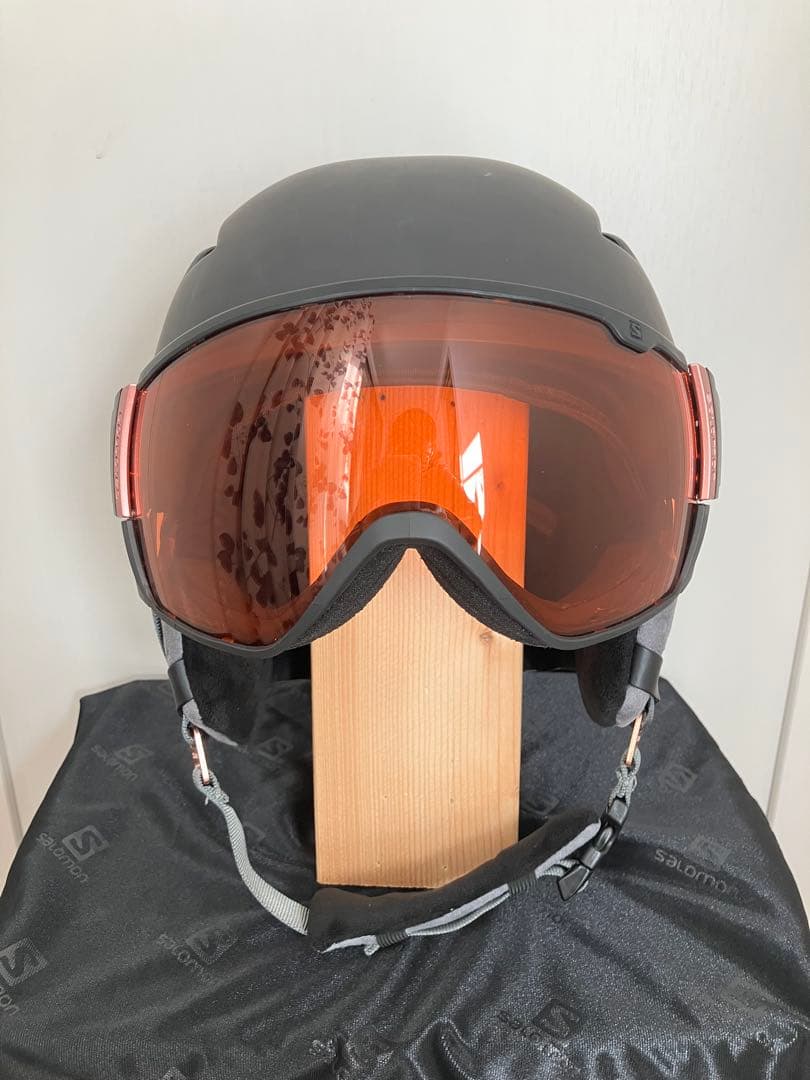 Salomon サロモン　スキー•スノーボード　バイザー付きヘルメット