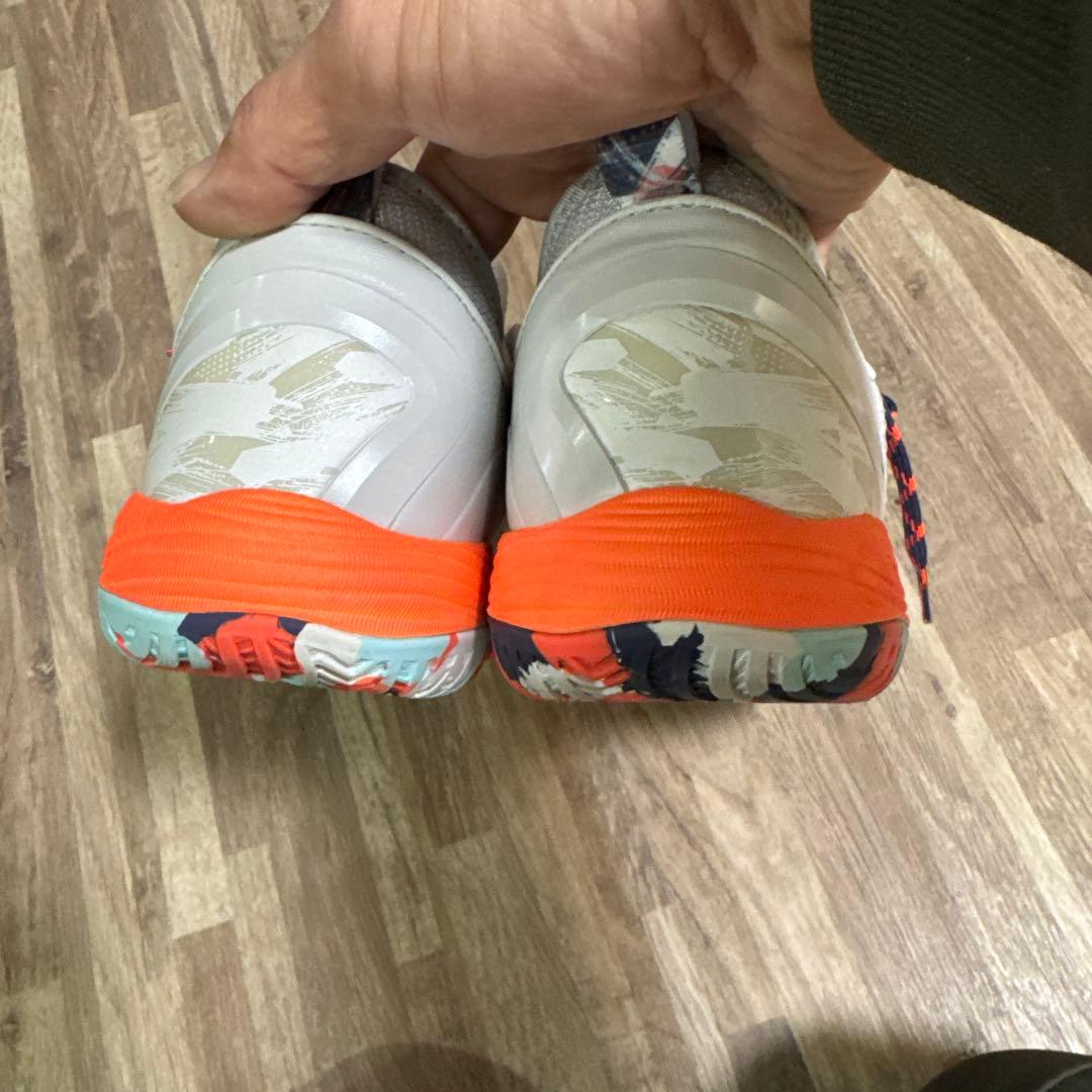 たくアシックス バスケットボールシューズ グレー/オレンジ　グライドノヴァ