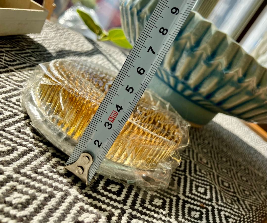 美品 水色の陶器製 花器 と 丸大形 高級剣山は新品未使用　ワレモノ発送致します