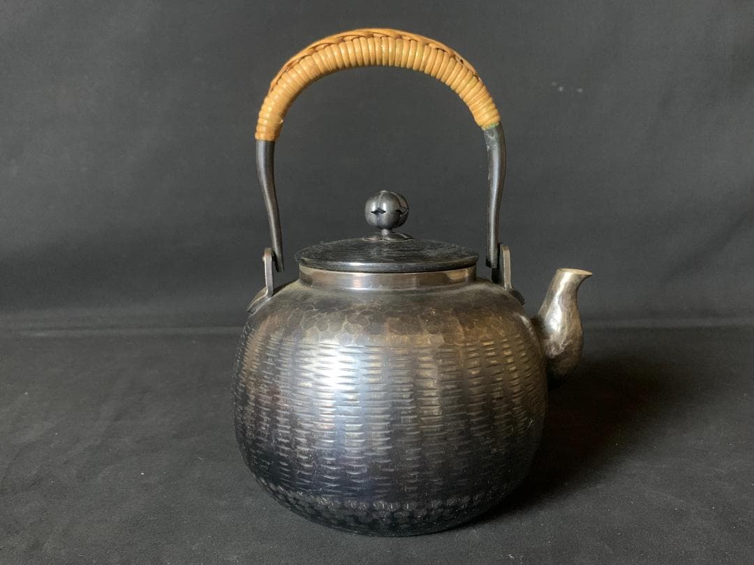 いぶし銀 鎚目打出 湯沸 籐手 水次　煎茶道具 銀瓶 904