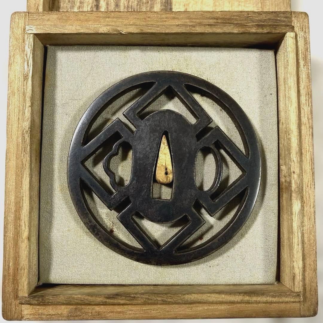 B-62 鍔　鉄地　武具　刀装具　日本　骨董品　時代物　美術品　工芸品