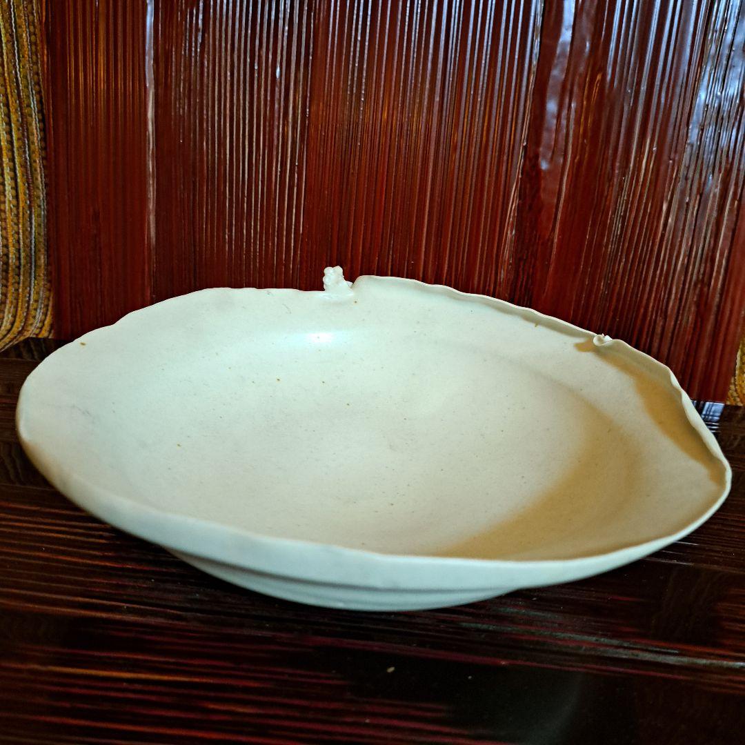 黒田泰蔵の陶器製白色皿