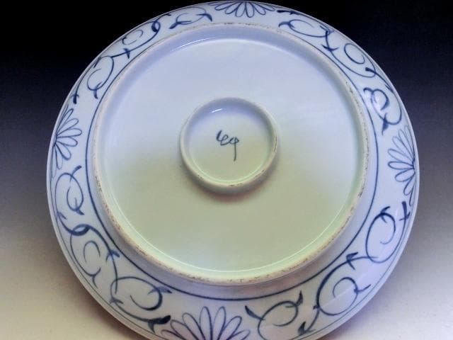 大皿■兎紋「春白兎」江戸期 染付 花唐草 吹き墨 二重高台 時代物 骨董品■