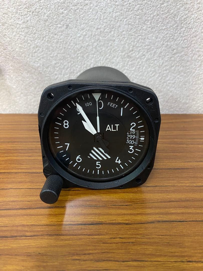小型航空機用　高度計 (OH済み実働)