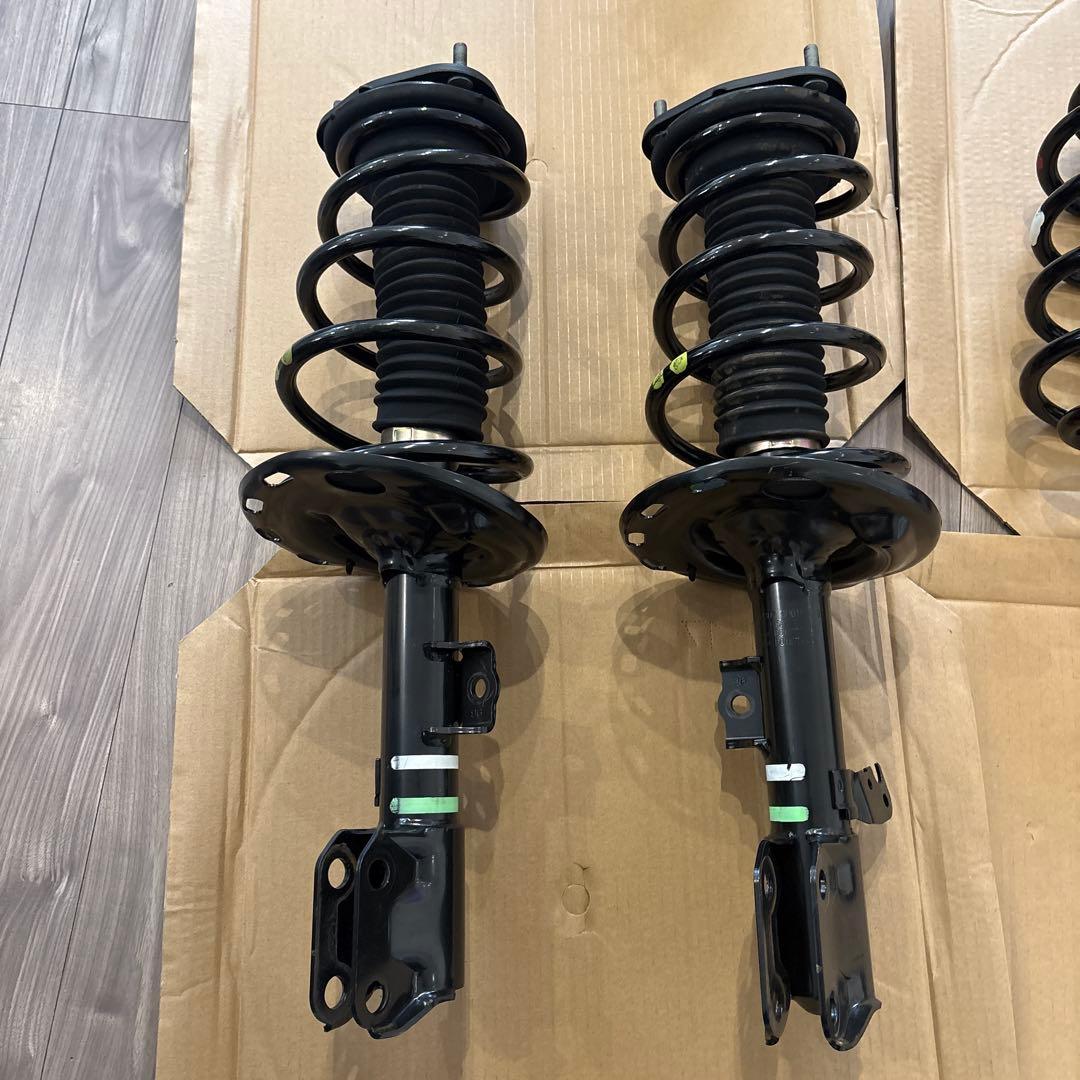 80系ノア、ヴォクシー、エスクァイア　新車外し純正サスペンションセット