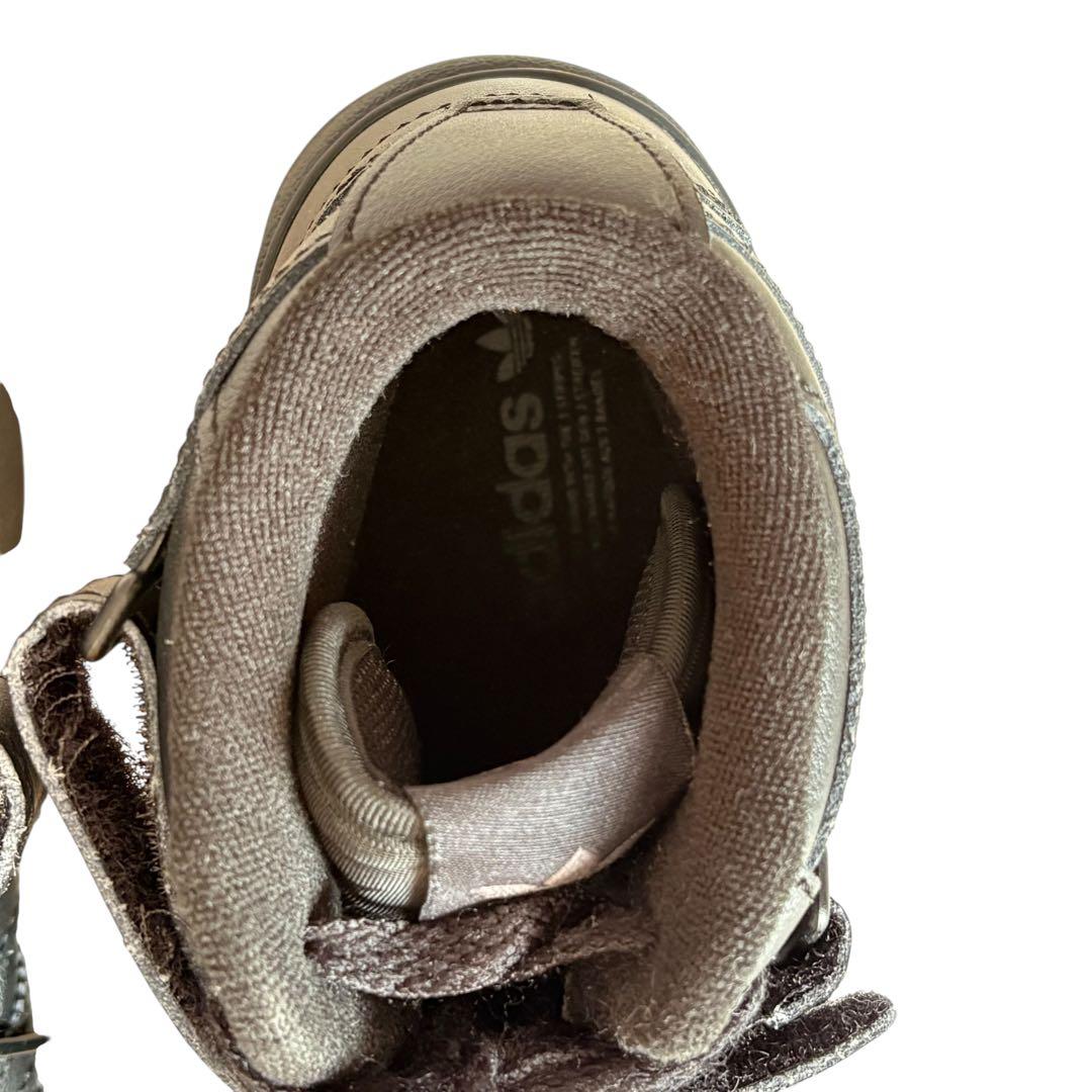 アディダス☆フォーラムミッドスニーカー バスケットボールシューズ 23.5 黒