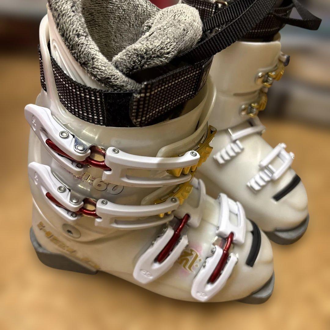 HED スキー靴 ホワイト 4バックルサイズ22.5cm