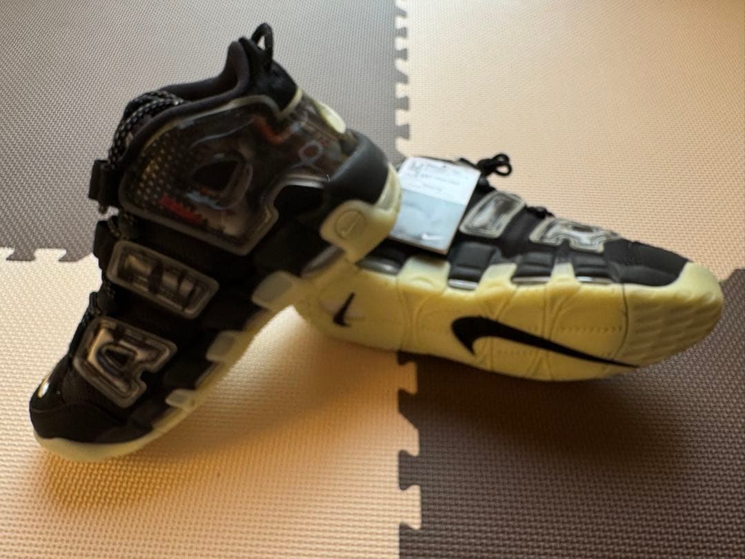 モア アップテンポ '96 オフノワール/ピュアプラチナム/ブラック/セイル