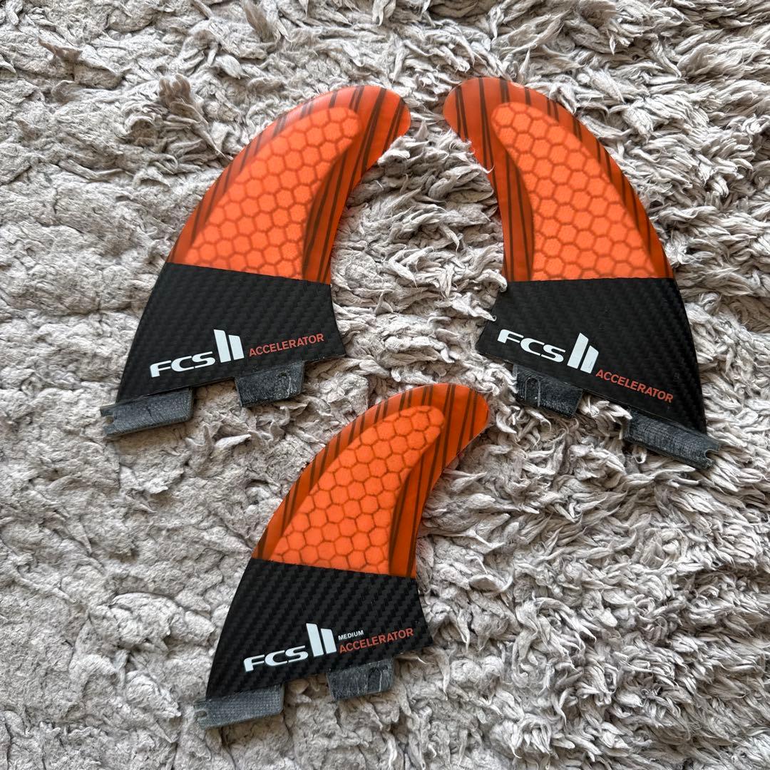 5*9サーフボード ショートボード フィンとソフトケース付き中古品(フリーダム)