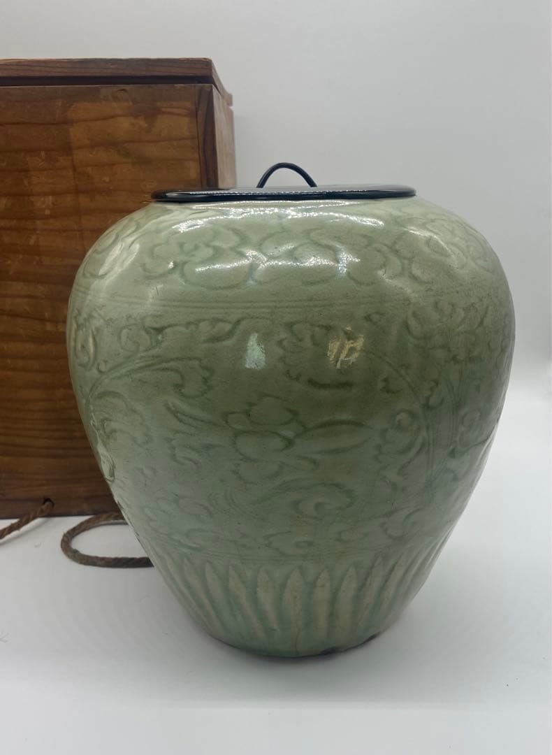 中国　元時代　龍泉窯　七観青磁　共箱　送料込み1101